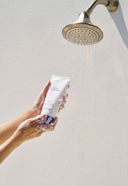 М'яка заспокійлива пінка для вмивання DermAfirm Hydra Cleanser R4 Perilla Purple 120 мл 2446056776 фото