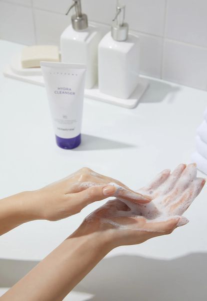 М'яка заспокійлива пінка для вмивання DermAfirm Hydra Cleanser R4 Perilla Purple 120 мл 2446056776 фото