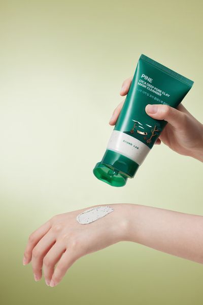 Глиняная маска-пенка для умывания с экстрактом игл сосны ROUND LAB Pine Cica Deep Pore Clay Mask Cleanser 150 ml 2949736088 фото