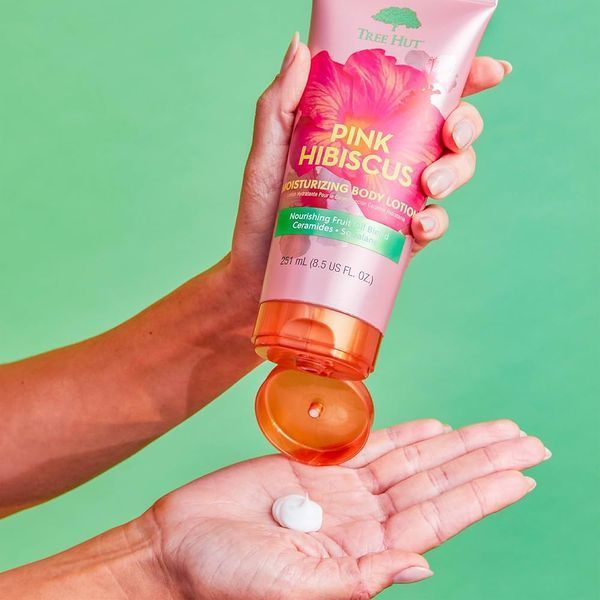Tree Hut Лосьон для тела с розовым гибискусом Pink Hibiscus Hydrating Body Lotion 251 ml 2400544053 фото