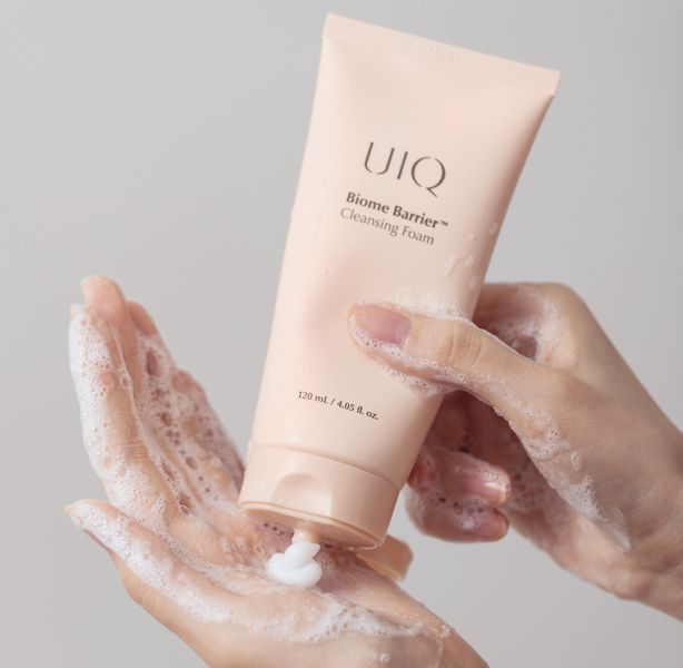 Пінка для умивання UIQ Biome Barrier™ Cleansing Foam  005908 фото