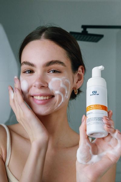 Очищуючий мус для чутливої проблемної шкіри CUSKIN Clean-Up AV Free Purifying Foam Cleanser 180 мл 2701037943 фото