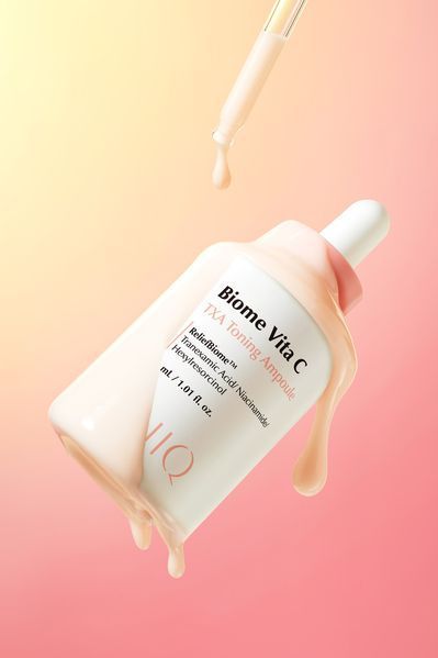 Осветляющая концентрированная сыворотка UIQ Biome Vita C TXA Toning Ampoule 30 ml с транексамовой кислотой 2984984182 фото