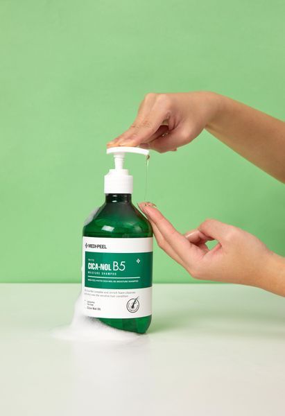 Успокаивающий фито-шампунь для волос с центеллой Medi Peel Phyto CICA-Nol B5 Moisture Shampoo, 500 мл 2360647718 фото