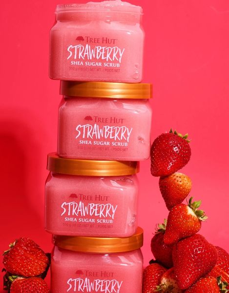 Tree Hut Strawberry Sugar Scrub, 510 g - Органический сахарный скраб для тела "Сладкая клубника" TH04 фото